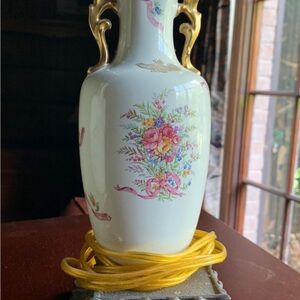 Elegant Floral Vase with Gold Accents. Set of 2